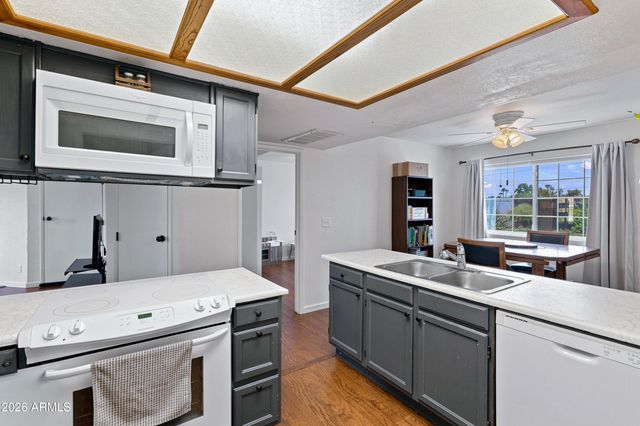 2020 W UNION HILLS Drive 202, Phoenix, AZ 85027