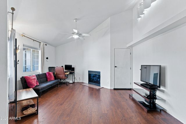 2020 W UNION HILLS Drive 202, Phoenix, AZ 85027
