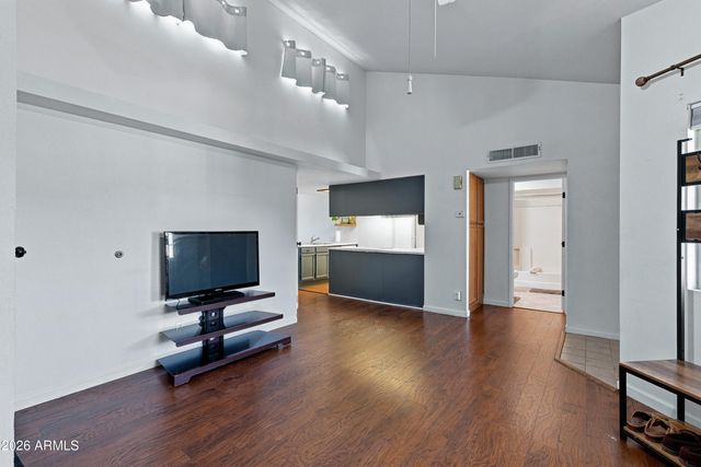 2020 W UNION HILLS Drive 202, Phoenix, AZ 85027