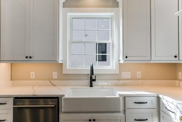 8341 ROCK CREEK RD, Mcgaheysville, VA 22840