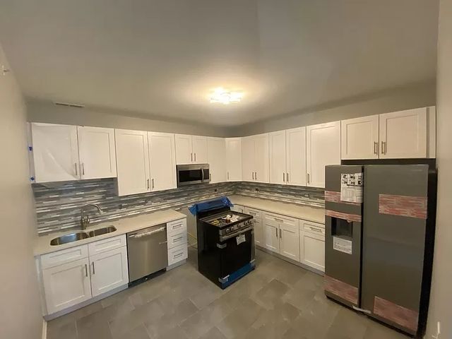 9 W Quincy Street C, Westmont, IL 60559