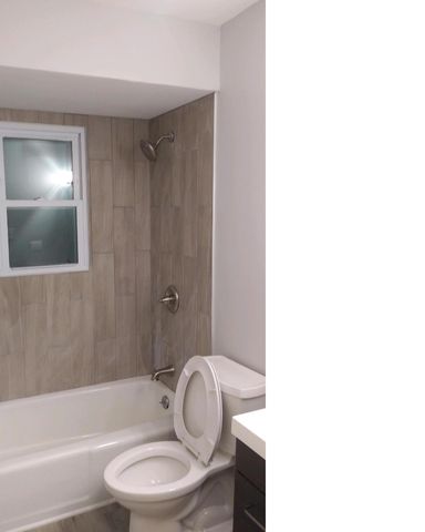 9 W Quincy Street C, Westmont, IL 60559