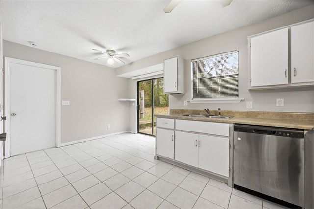 2071 Walden Park Place, Snellville, GA 30078