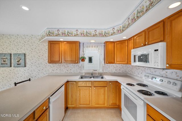 4257 E Waterbend Drive, Maumee, OH 43537