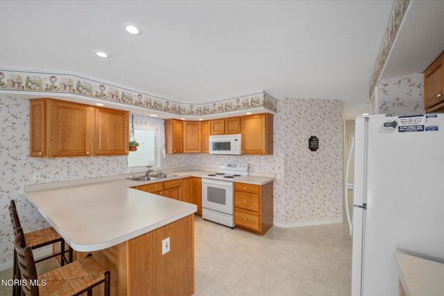 4257 E Waterbend Drive, Maumee, OH 43537