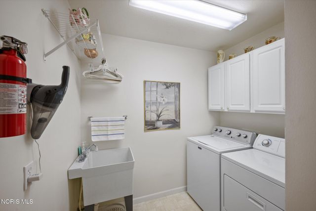 4257 E Waterbend Drive, Maumee, OH 43537