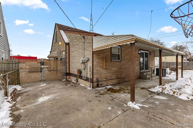 14716 Eureka Road, Southgate, MI 48195