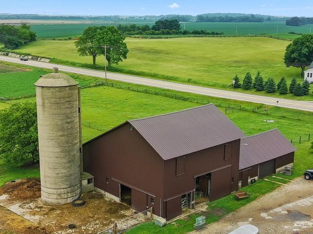 W5837 County Road A, Elkhorn, WI 53121