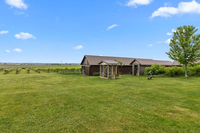 W5837 County Road A, Elkhorn, WI 53121
