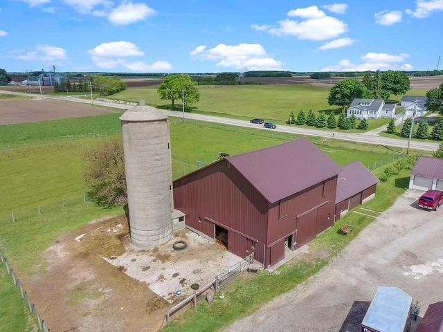 W5837 County Road A, Elkhorn, WI 53121