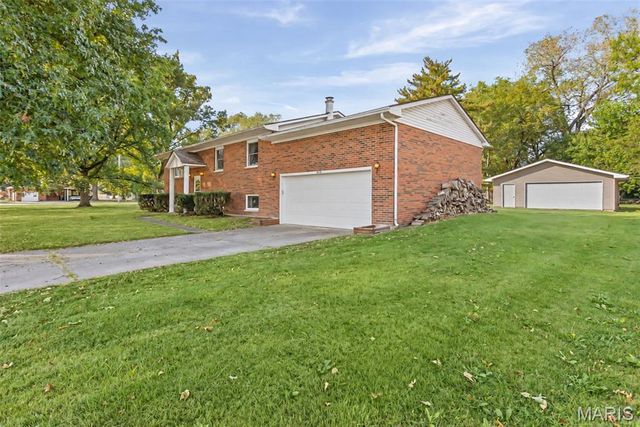806 N 9th Street, Wood River, IL 62095