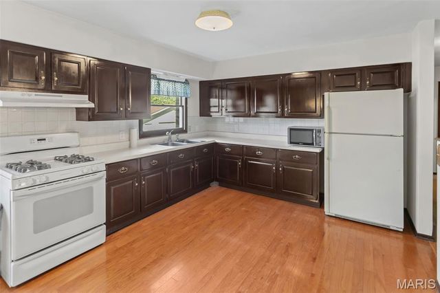 806 N 9th Street, Wood River, IL 62095