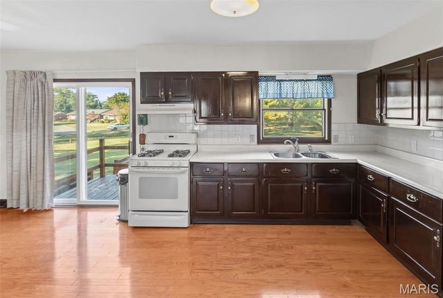 806 N 9th Street, Wood River, IL 62095