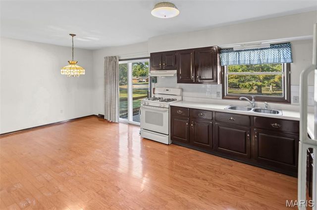 806 N 9th Street, Wood River, IL 62095