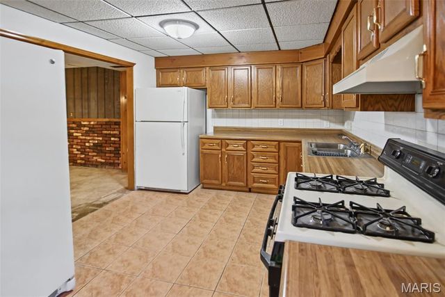 806 N 9th Street, Wood River, IL 62095
