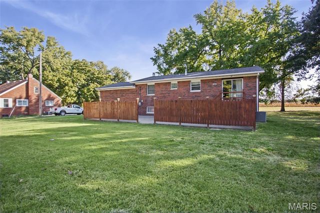806 N 9th Street, Wood River, IL 62095