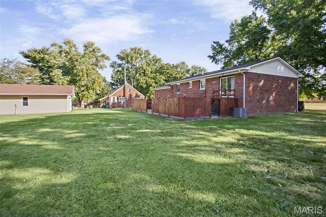 806 N 9th Street, Wood River, IL 62095