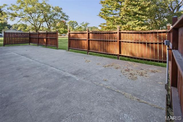 806 N 9th Street, Wood River, IL 62095