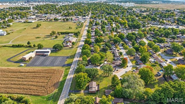 806 N 9th Street, Wood River, IL 62095