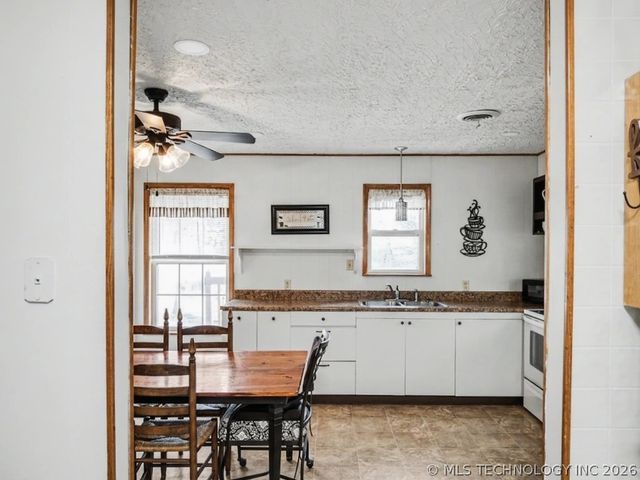 2064 Cave Creek Court, Kansas, OK 74347