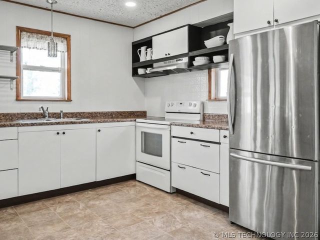 2064 Cave Creek Court, Kansas, OK 74347