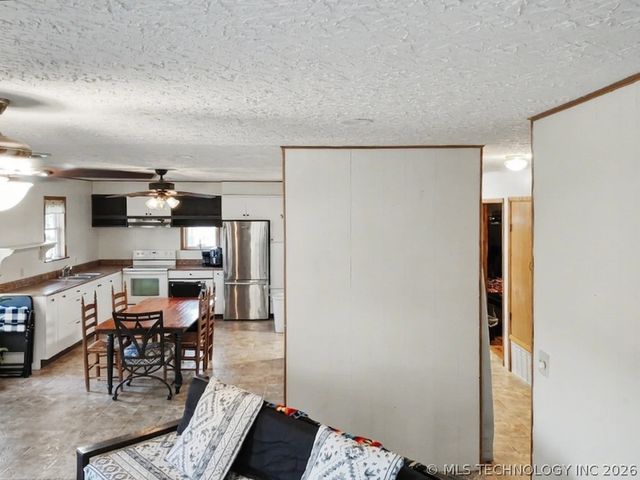 2064 Cave Creek Court, Kansas, OK 74347