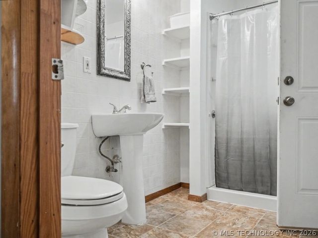 2064 Cave Creek Court, Kansas, OK 74347