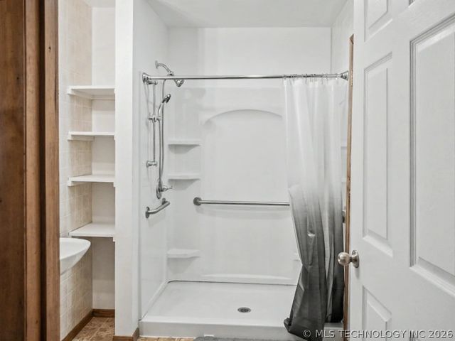 2064 Cave Creek Court, Kansas, OK 74347