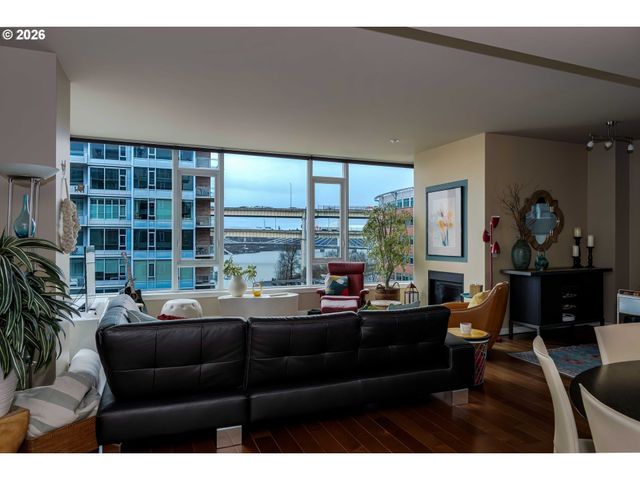 1930 S RIVER Dr W704, Portland, OR 97201