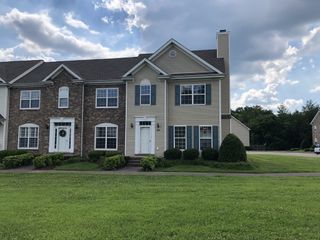 1034 McKenna Dr, Thompsons Station, TN 37179