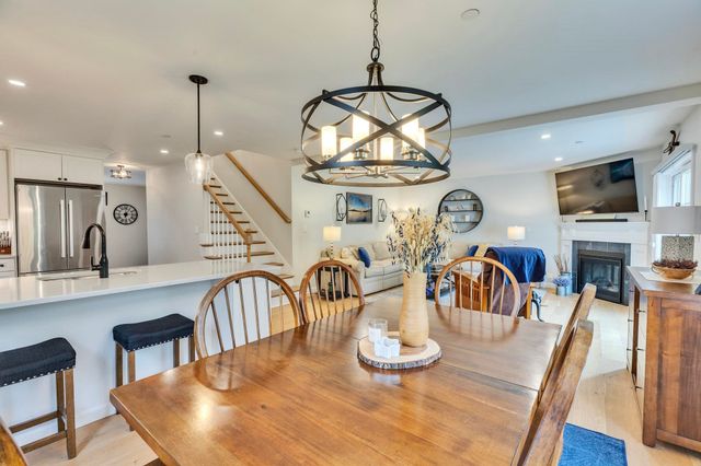 203 Woodview Way Unit 203, Manchester, NH 03102