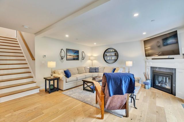203 Woodview Way Unit 203, Manchester, NH 03102