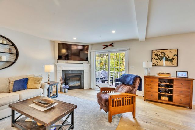203 Woodview Way Unit 203, Manchester, NH 03102