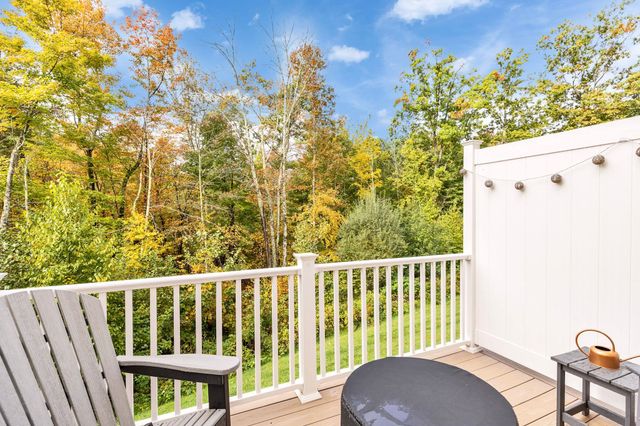 203 Woodview Way Unit 203, Manchester, NH 03102