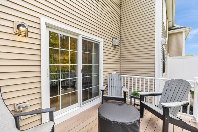203 Woodview Way Unit 203, Manchester, NH 03102