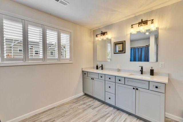203 Woodview Way Unit 203, Manchester, NH 03102