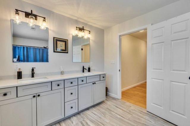 203 Woodview Way Unit 203, Manchester, NH 03102