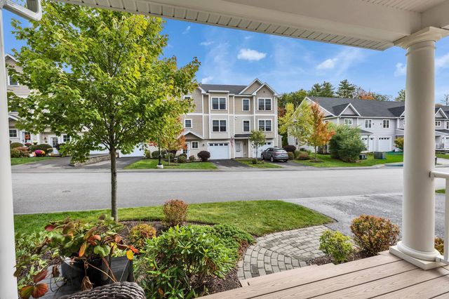 203 Woodview Way Unit 203, Manchester, NH 03102