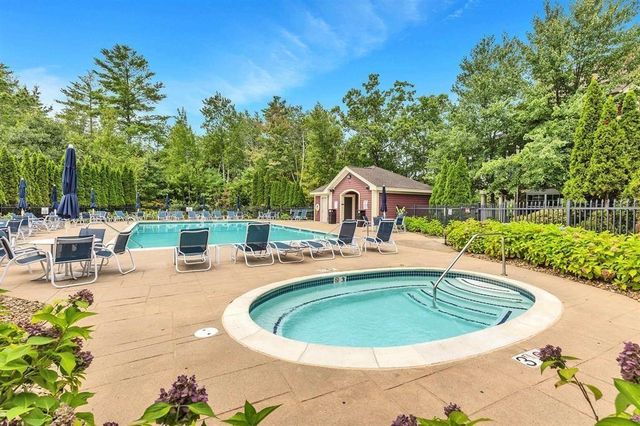203 Woodview Way Unit 203, Manchester, NH 03102
