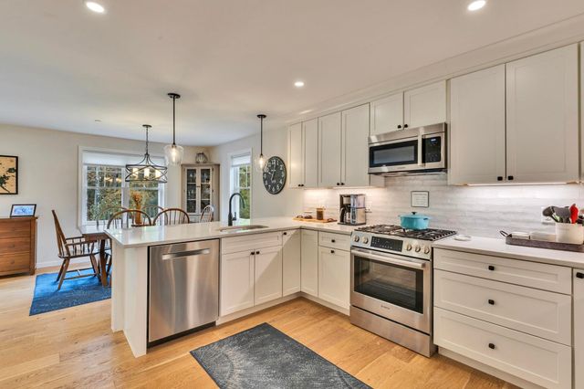 203 Woodview Way Unit 203, Manchester, NH 03102