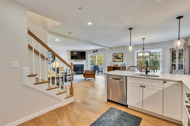203 Woodview Way Unit 203, Manchester, NH 03102