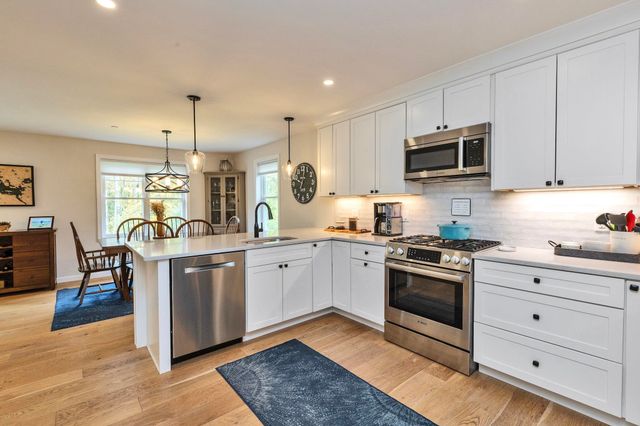 203 Woodview Way Unit 203, Manchester, NH 03102