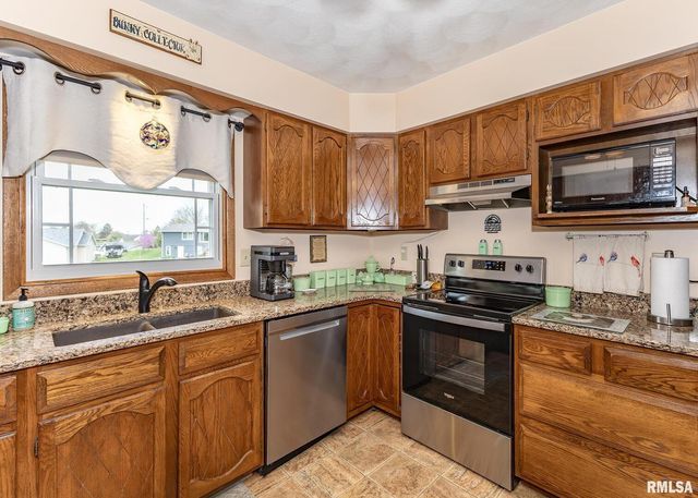 631 SUNCREST Drive, Sherrard, IL 61281