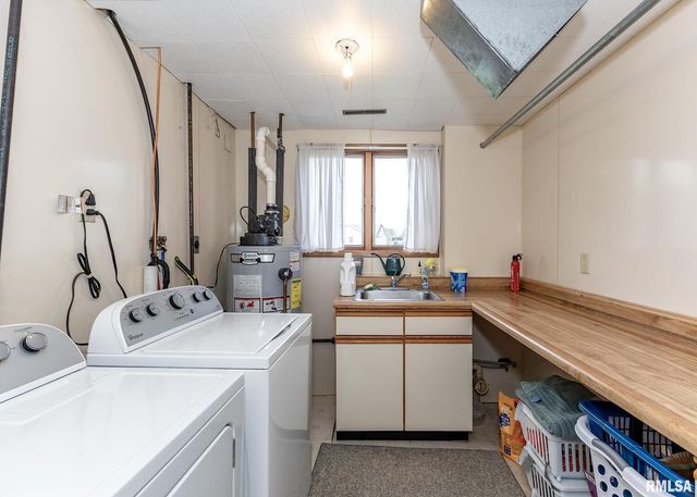 631 SUNCREST Drive, Sherrard, IL 61281