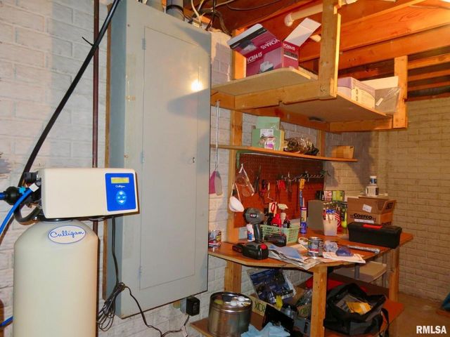 631 SUNCREST Drive, Sherrard, IL 61281