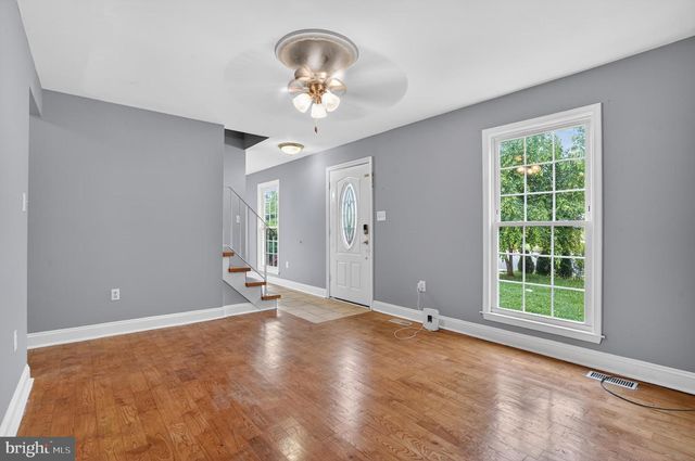 5815 RIVERSIDE DR, Woodbridge, VA 22193