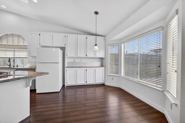 5119 Stoneglen Way, Elk Grove, CA 95758