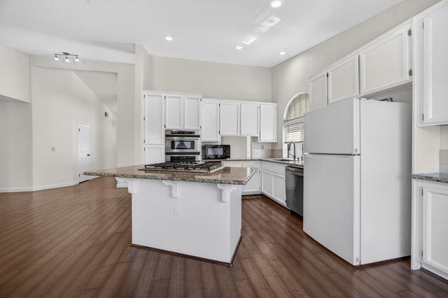 5119 Stoneglen Way, Elk Grove, CA 95758