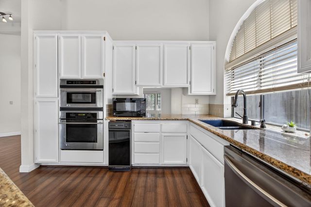 5119 Stoneglen Way, Elk Grove, CA 95758