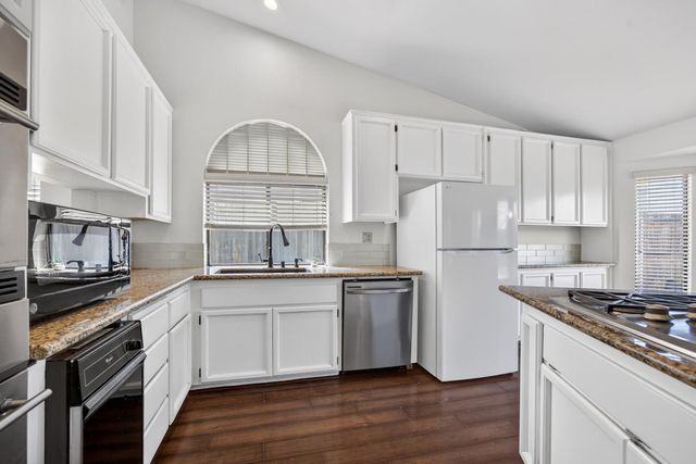 5119 Stoneglen Way, Elk Grove, CA 95758